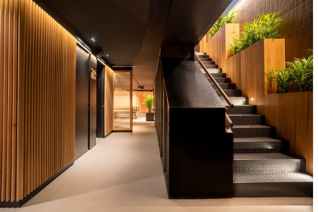 comedor-interior-escaleras