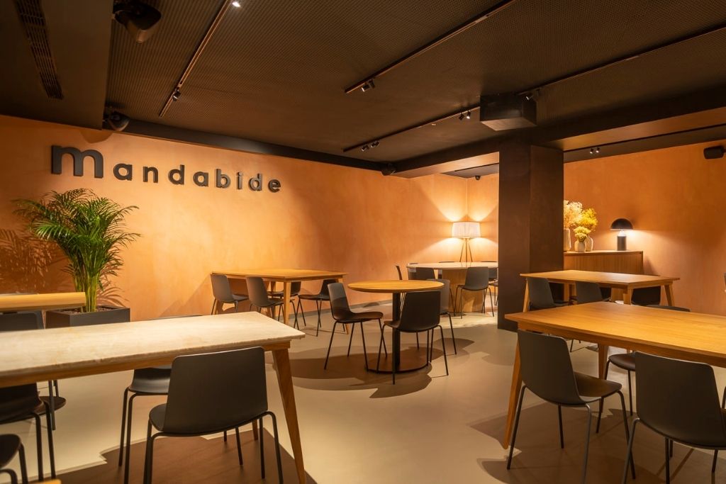 comedor-interior-logo-mandabide